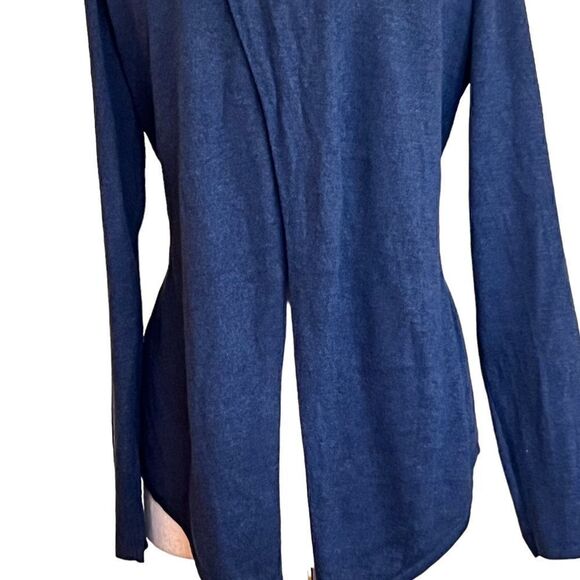 Zuba Athletic wear. Navy blue soft t-shirt/sweater.✔️ out the back! - Picture 2 of 9